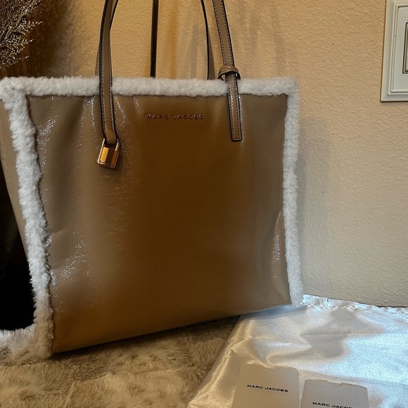 Marc Jacobs Grind Faux Shearling Tote Bag NWOT - Picture 4 of 11